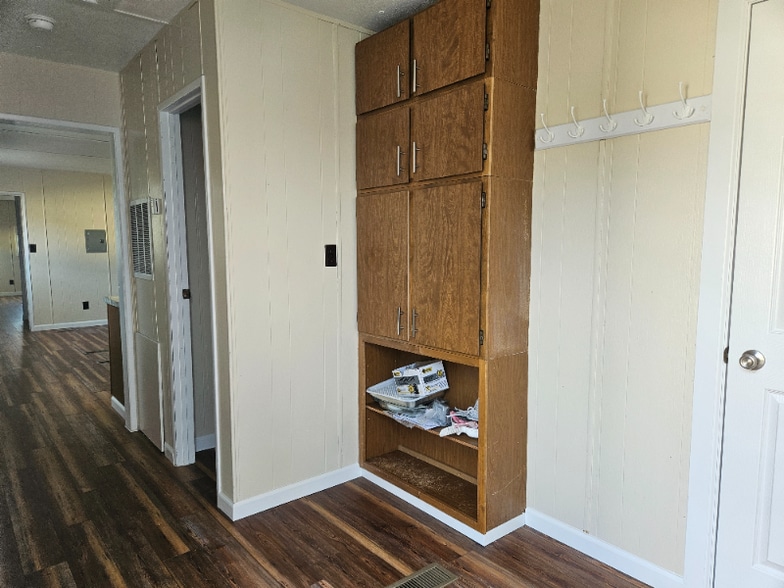 Building Photo - 32 3rd St