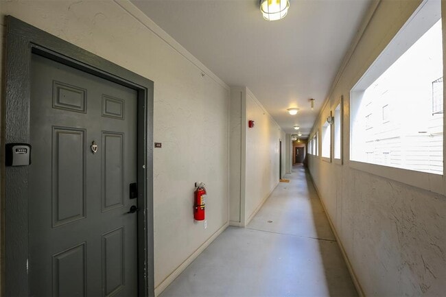 Building Photo - 2502 Leon St