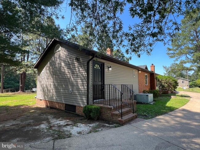 Building Photo - 9872 Red Hill Rd