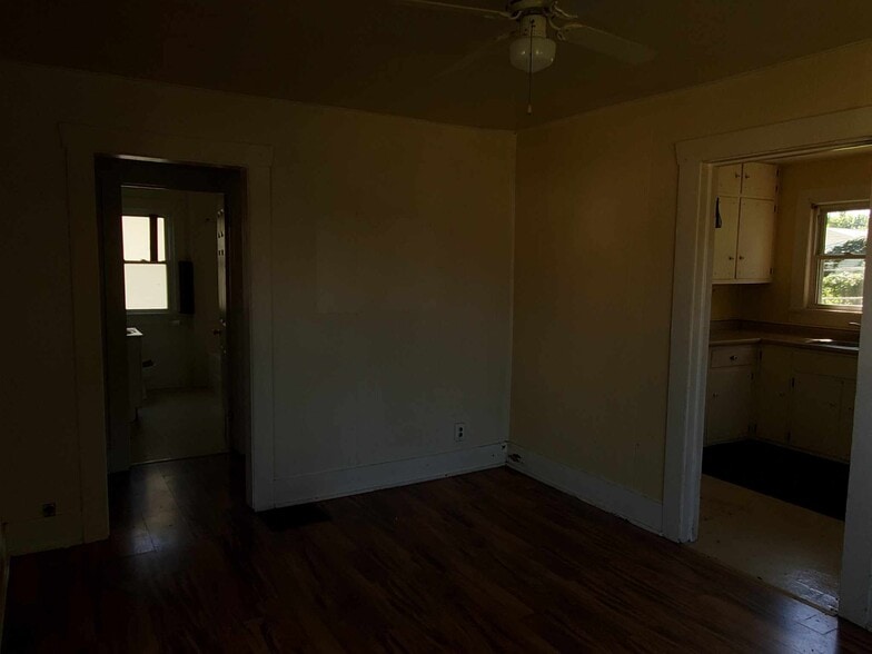 Building Photo - 1305 E Lawrence St