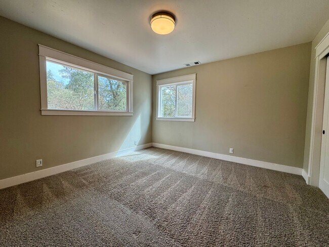 Building Photo - 5780 Stanley Dr