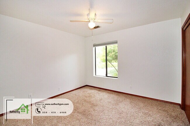 Building Photo - 3345 Golden Heights Dr