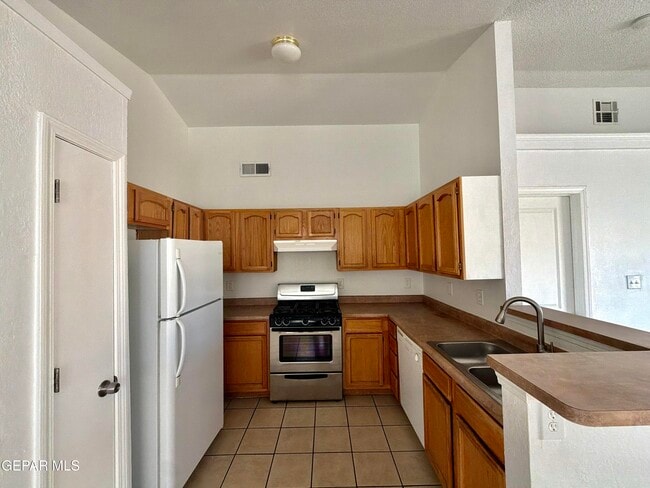 Building Photo - 12501 Sombra Fuerte Dr