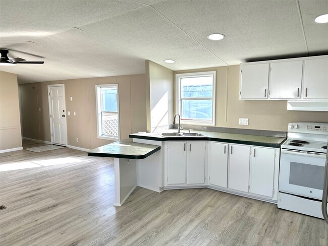 Building Photo - 4602 Durant Ave