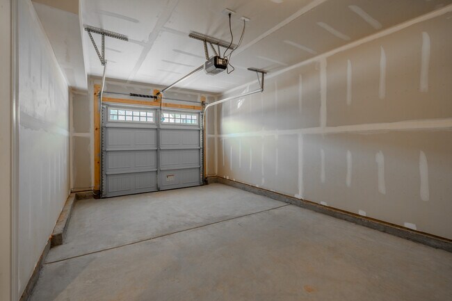 Building Photo - 113 Filly Ln