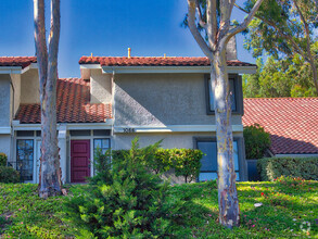 Building Photo - Beautifully 3 Bedroom 2 1/2 Bath Oak Park ...