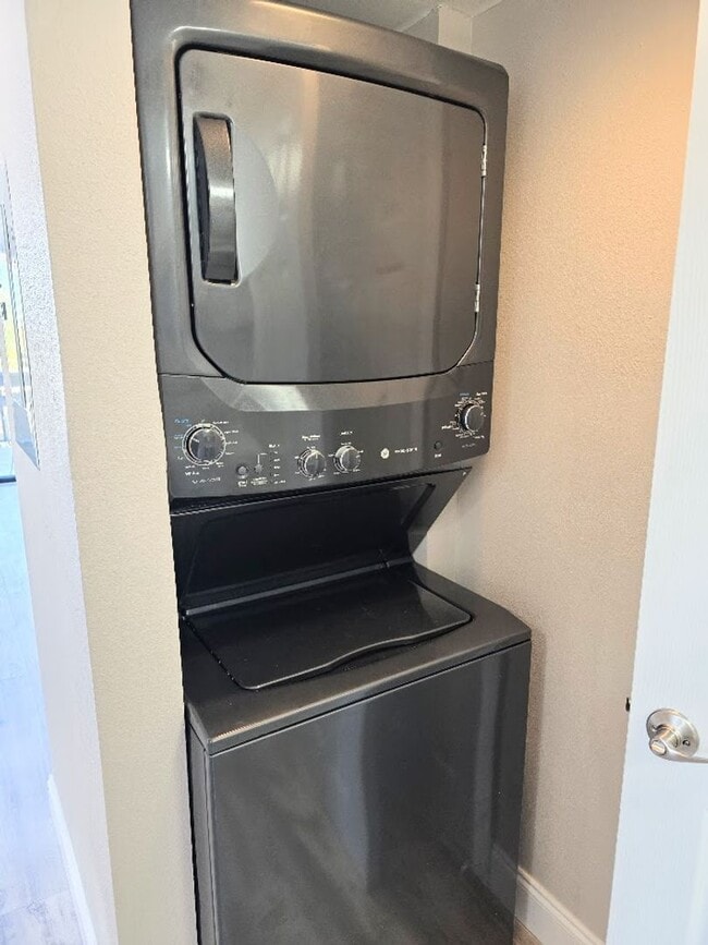 Building Photo - Waterfront condo with community pool!