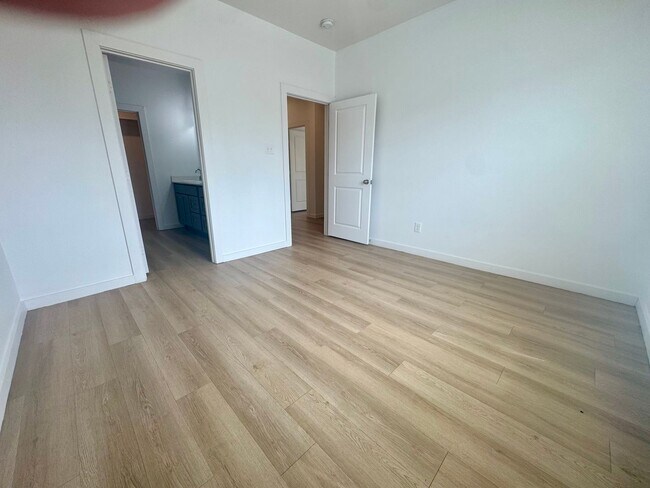 Building Photo - Spacious 3-Bedroom Duplex Near Texas Tech