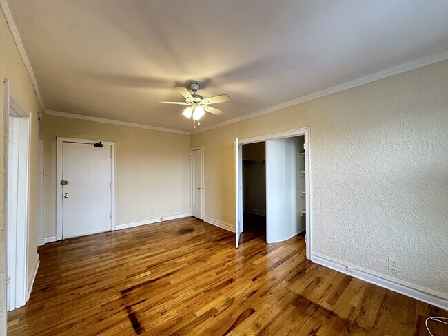 Building Photo - 4834 N Damen Ave