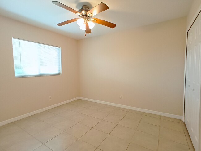 Building Photo - 1138 SW 19th Ln