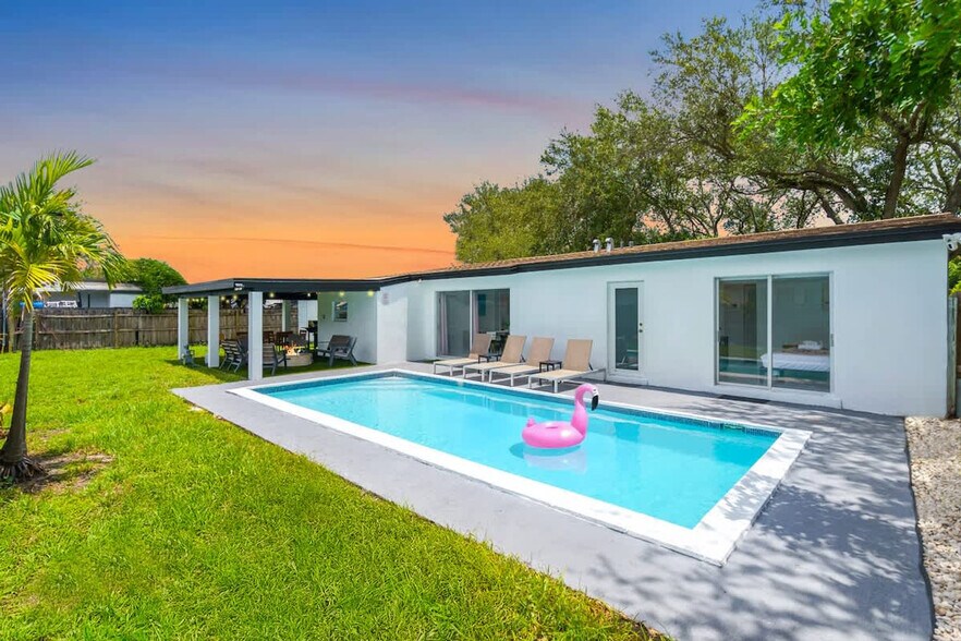 Building Photo - 7061 Coolidge St