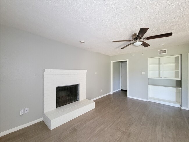 Building Photo - 13611 Ravensway Dr