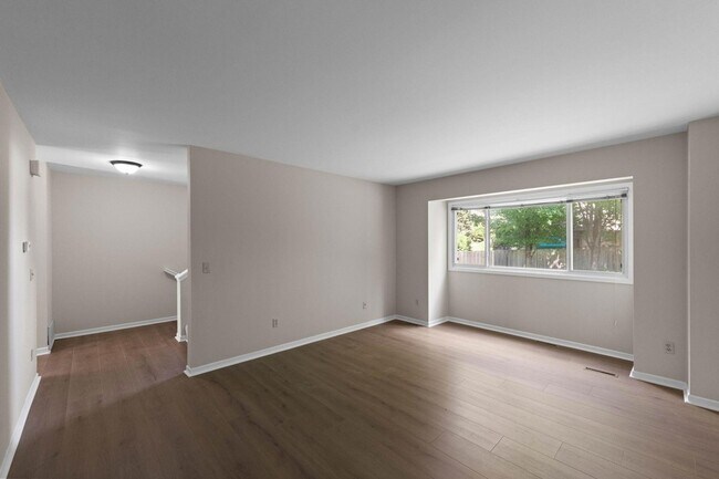 Building Photo - 304 Pondridge Cir