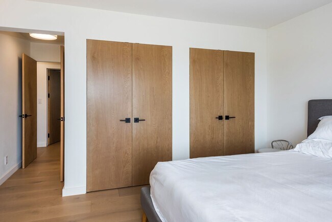 Building Photo - Furnished Coastal Rental | Available September 15 – April 15