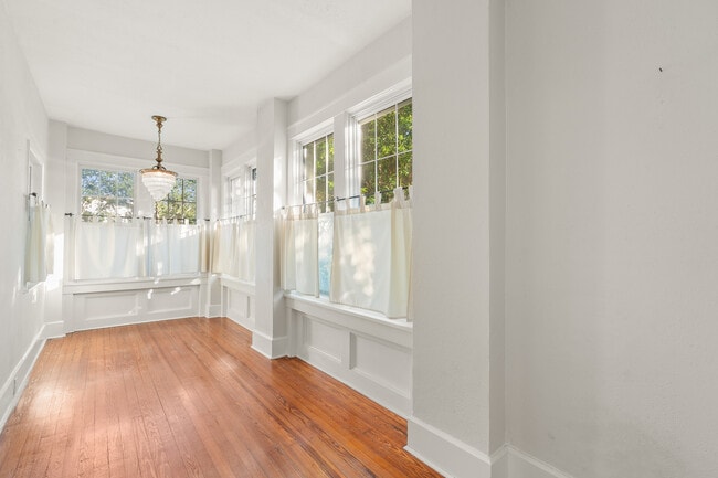 Building Photo - 1234 Beach Dr NE