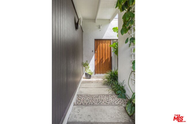 Building Photo - 3582 Verdugo Vista Terrace