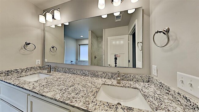 Building Photo - 6224 Beverly Hills Dr