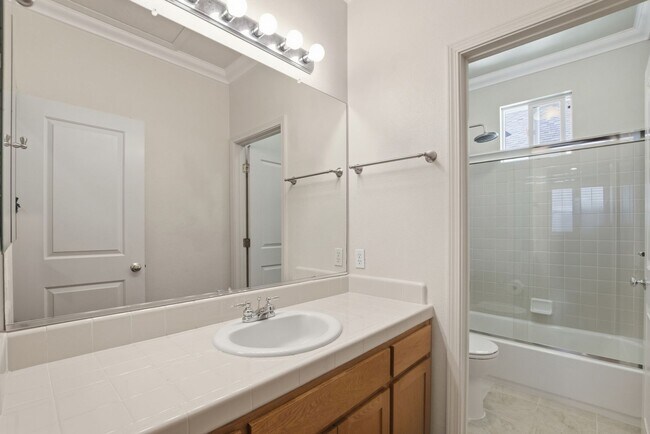 Building Photo - 4 Bed 3 Bath Single Family Home in Napa