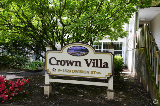 Building Photo - Crown Villa