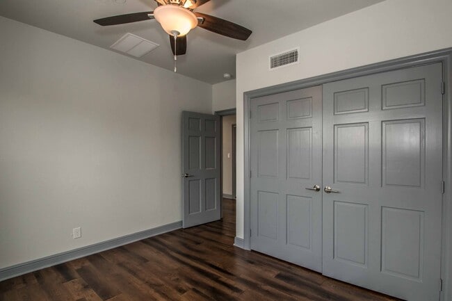 Building Photo - W. Magnolia Living!