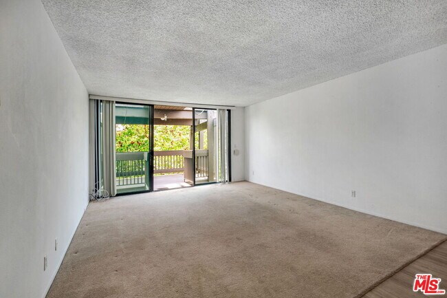 Building Photo - 7742 Redlands St