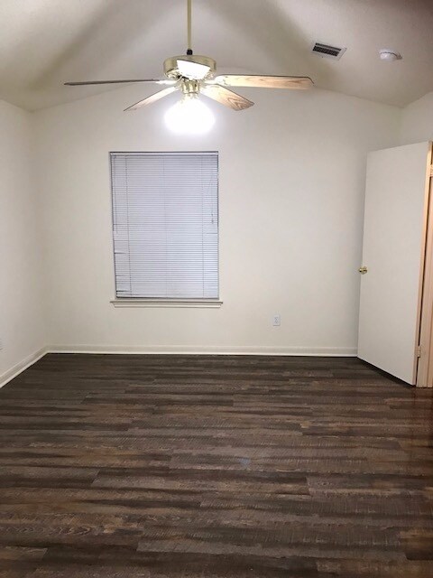 Building Photo - 3/2 in Midway ISD
