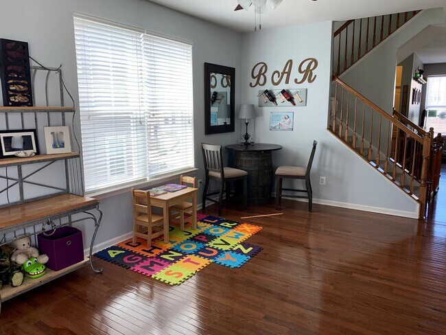 Building Photo - COLONIAL FORGE TOWNHOUSE - STAFFORD (END U...