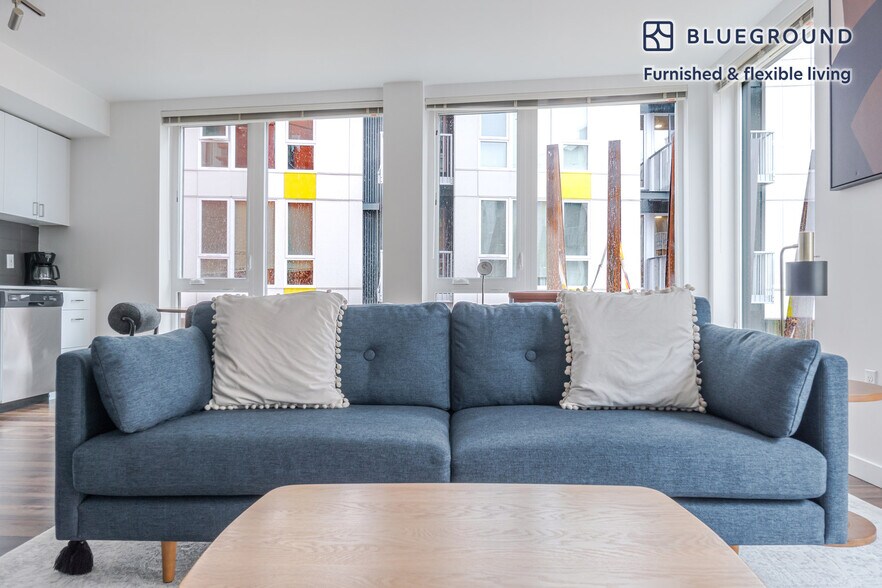 Building Photo - 12282 NE 12th Ln