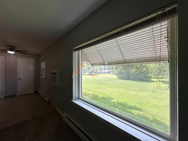 Building Photo - 660 N Hobart Rd