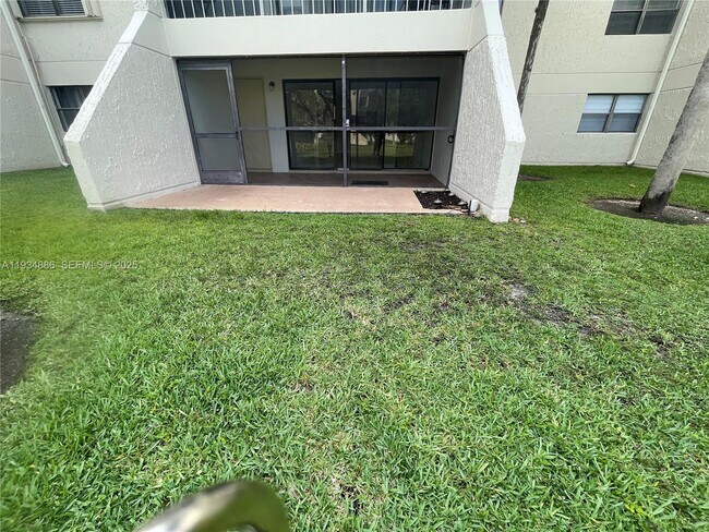 Building Photo - 210 Lakeview Dr