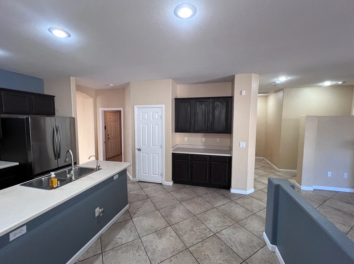 Building Photo - 1020 Jewel Springs Ln