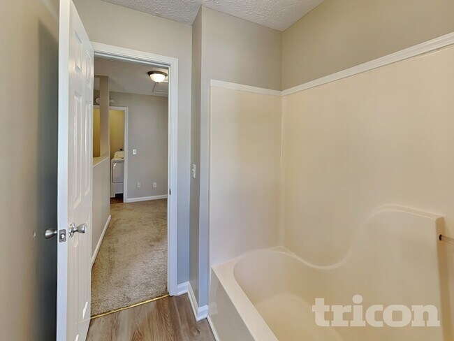 Building Photo - 3721 Cherokee Overlook Dr