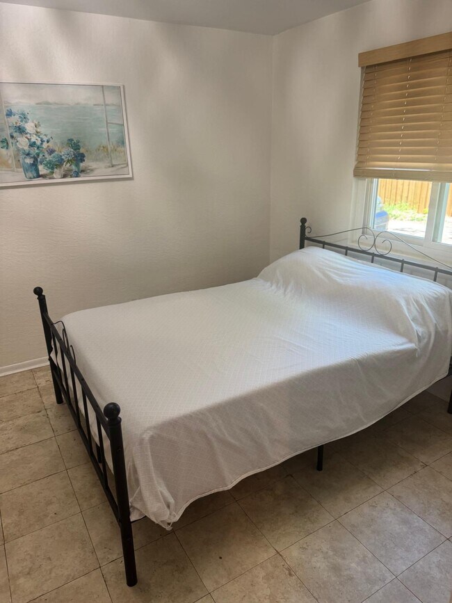 Building Photo - 521-512 12th Ave N