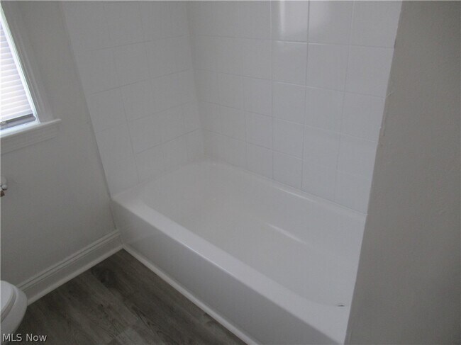 Building Photo - 1403 Dawnwood Dr