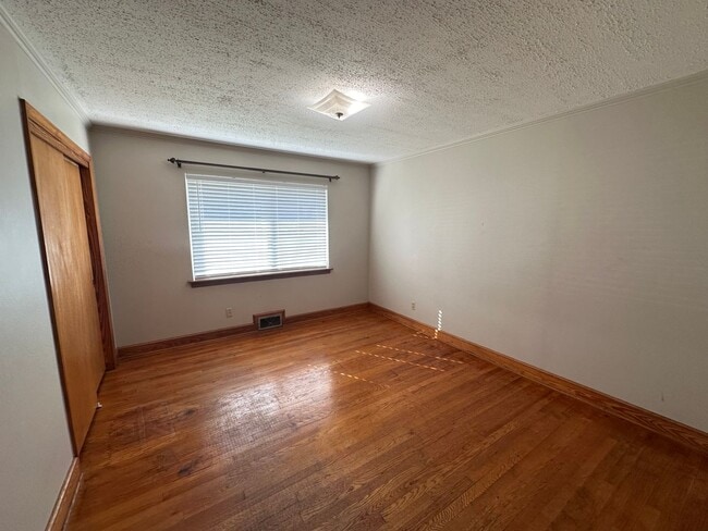 Building Photo - Graham area