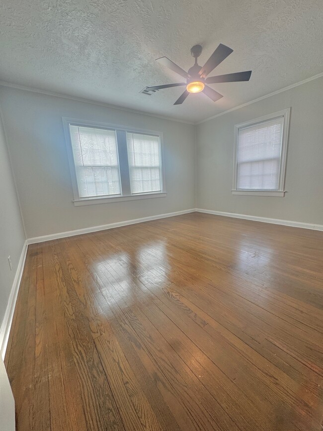 Building Photo - 702 Marion St