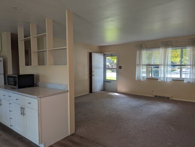 Building Photo - Super location in Martin Acres Neighborhood!