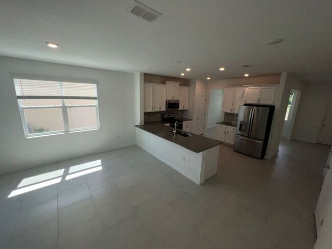 Building Photo - Nearly New 4 bedroom 2.5 bath St. Cloud ho...