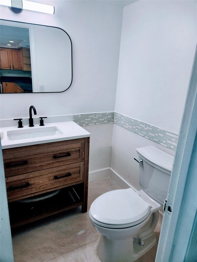 Building Photo - 793 NE 206th St