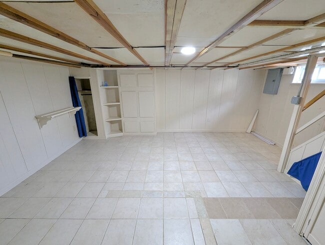 Building Photo - 121 S Feltus St