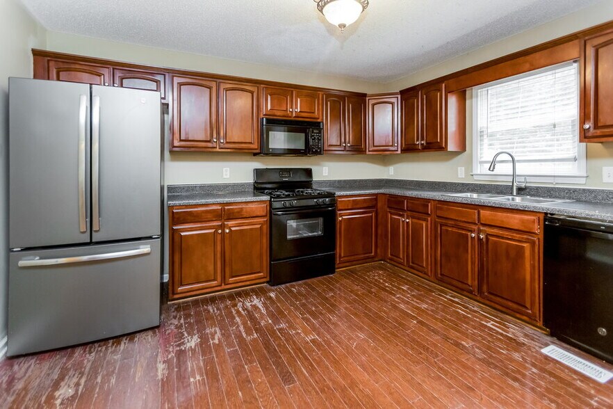 Building Photo - 815 Tynsdale Dr