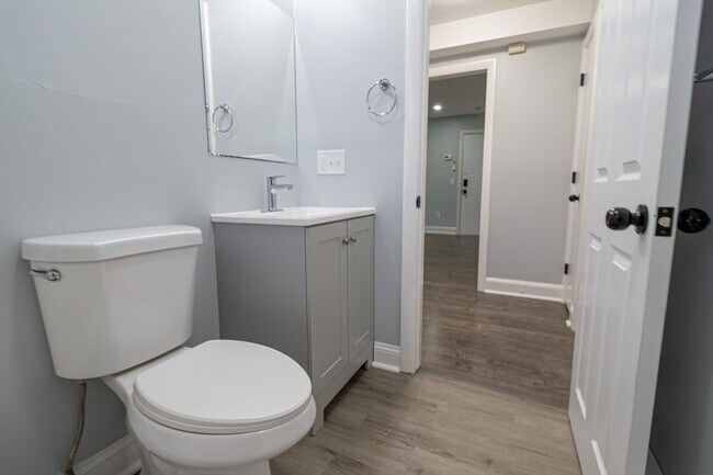 Building Photo - 225 S Main St