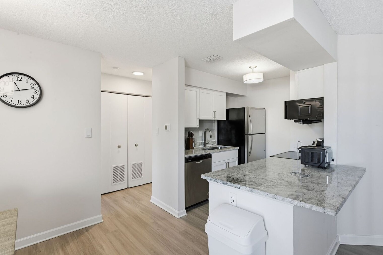 Building Photo - 2301 Deer Path Cir