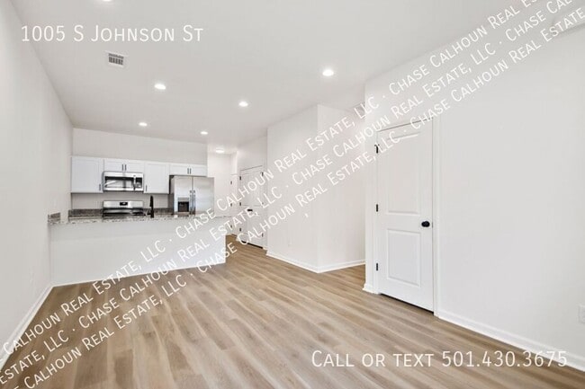 Building Photo - 1005 Johnson St