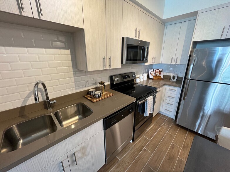 Building Photo - 2523 NE 183rd St