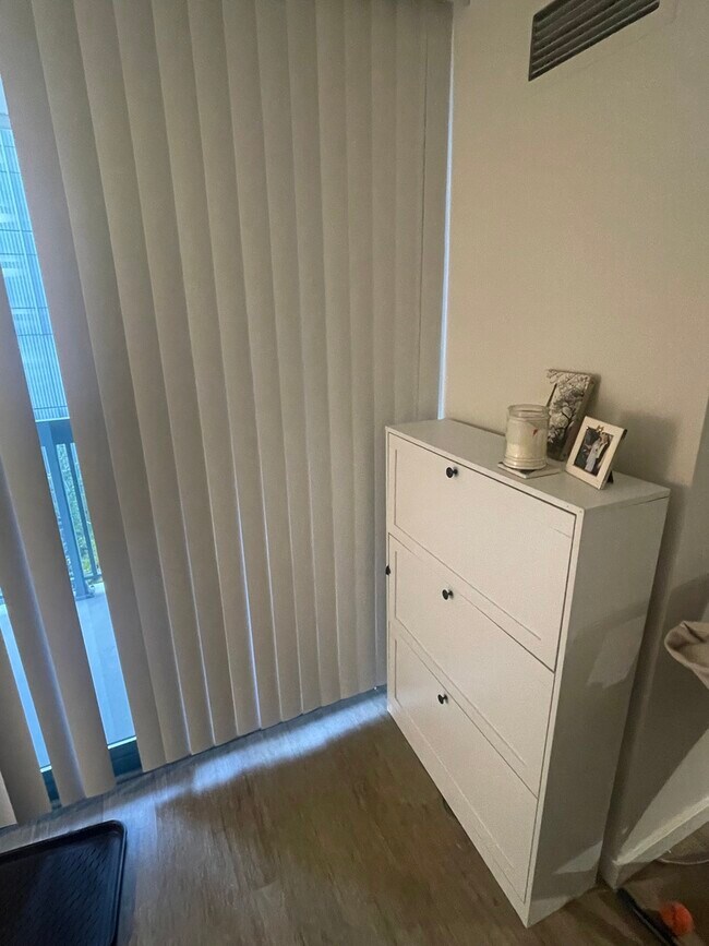 Building Photo - 1 W Superior St