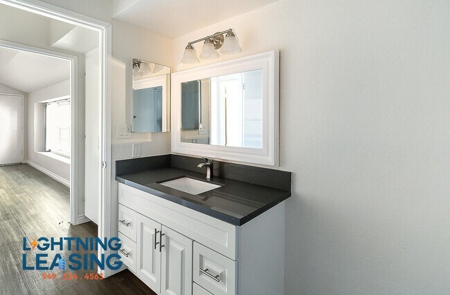 Building Photo - 20324 Saticoy St