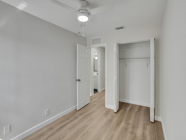 Building Photo - 8503 NW 35th Ct