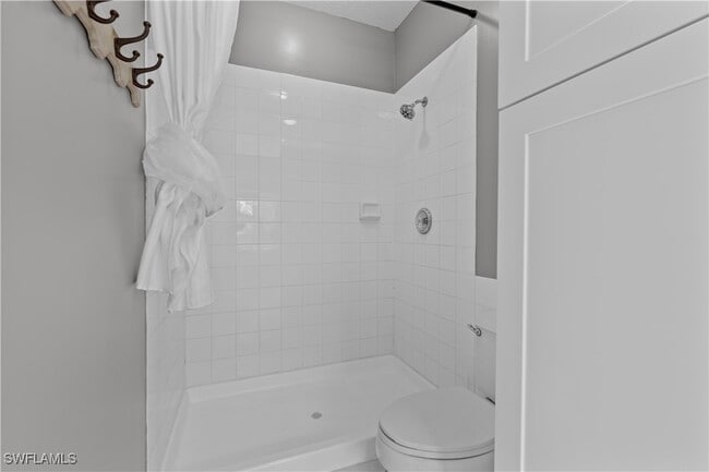Building Photo - 5782 Cove Cir