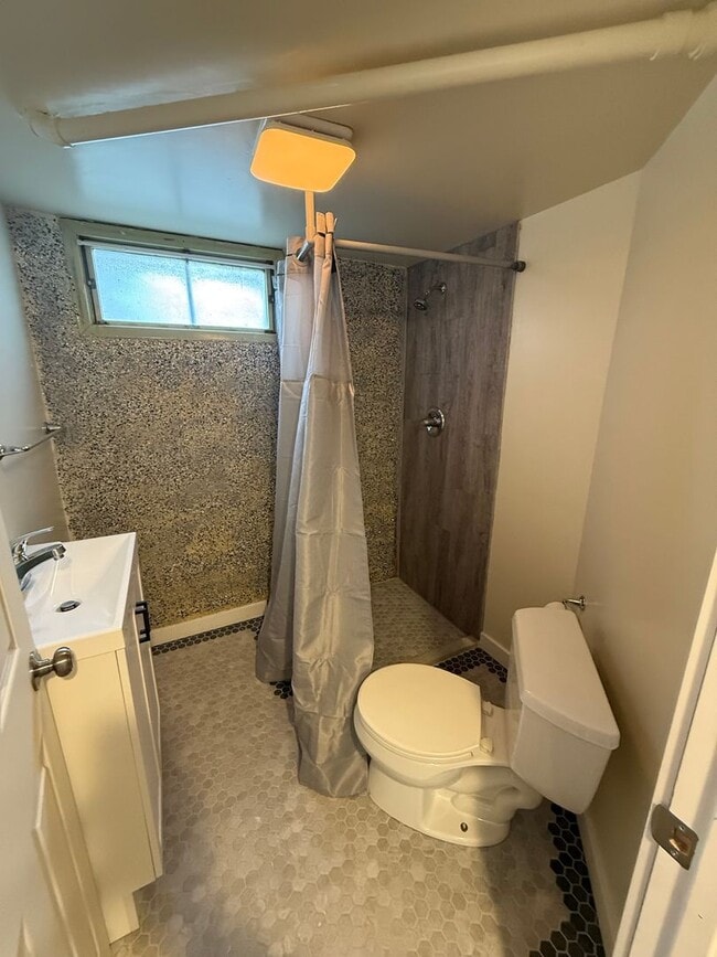 Building Photo - Three Bedroom, One and half bathroom, Atta...